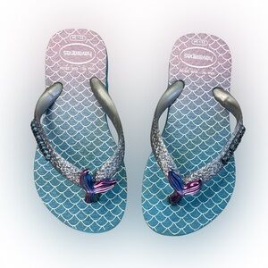 Havaianas Oceanic Flip Flops with Glitter Straps (Size 7/8)